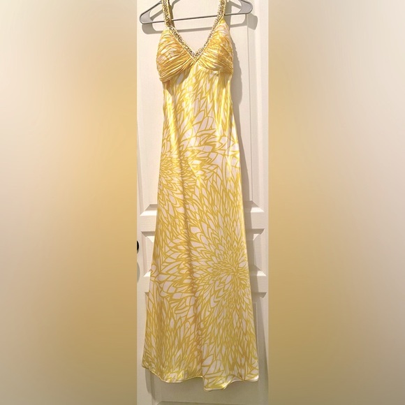 Morgan & Co Marigold Floral Maxi Dress w Shirred Embellished Bodice & Mini Train - Picture 2 of 6